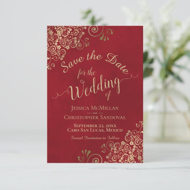 Save The Date Élégante dentelle d'or sur Mariage rouge Crimson (Debout devant)