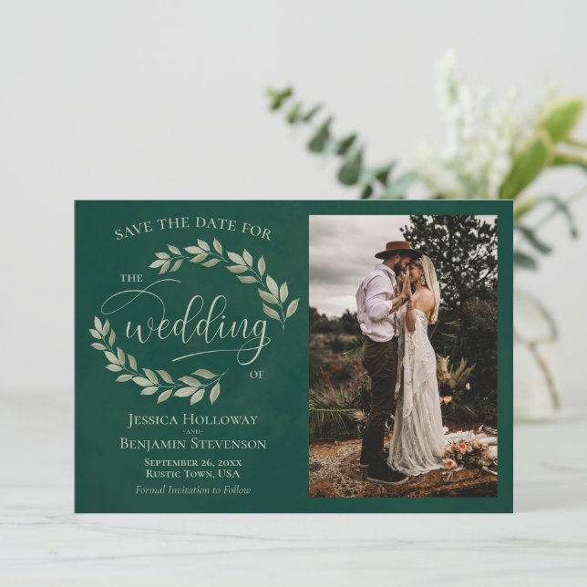 Save The Date Emerald & Sage Green Feuilles & Photo Rustic Maria (Debout devant)