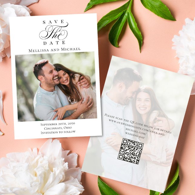 Save The Date Enregistrer la date Script photo Élégante Typograp (Save the date photo card with a scannable QR code with calligraphy script. )