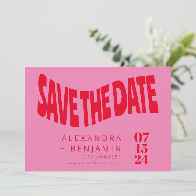 Save The Date Funky Retro Mod unique rose et rouge photo (Debout devant)