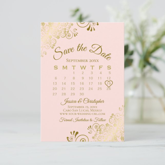Save The Date Gold Frills Blush Pink Chic Mariage Calendrier (Debout devant)