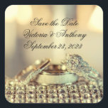 Save the Date Gold Names Date Script Quadratischer Aufkleber<br><div class="desc">Schöne und elegante Rett der Daten für die Hochzeitseinladung Umschlag Aufkleber.Datum der Hochzeit und Datum.</div>