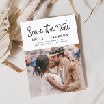 Save the Date handgeschriebenes Foto Flyer<br><div class="desc">Budget Modernes und elegantes handgeschriebenes Skript-Foto Save the Date Hochzeitskarte. Die Save the Date einladende Einladungskarte beinhaltet eine schicke und stilvolle Typografie mit einem einfachen und minimalistischen Design auf weißem Hintergrund,  mit dem Sie Ihre individuelle Verlobung-Fotografie hinzufügen können.</div>