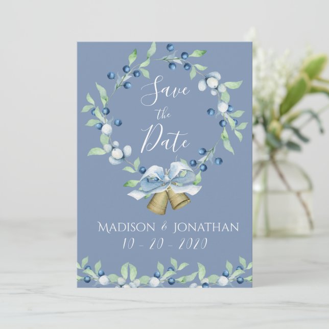 Save The Date Jolie Couronne Bleue Poussiéreuse Élégante Simple (Debout devant)