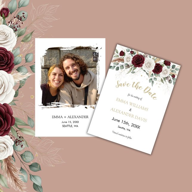 Save the Date-Karte für das blütenfarbene Foto Date (Burgundy Blush Floral Gold Wedding Save the Date)