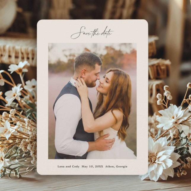 Save The Date Mariage photo à main minimale (Minimal hand-lettered photo wedding save the date card.)