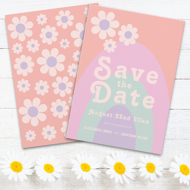 Save The Date Mariage Rétro Moderne des Années 70 Pastel (Retro daisy arch groovy wedding save the date invitation )