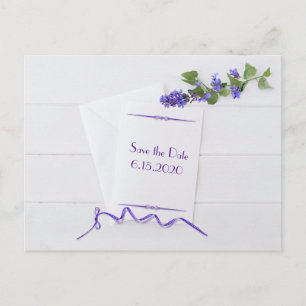 Save the Date mit violetten Blumen Ankündigungspostkarte