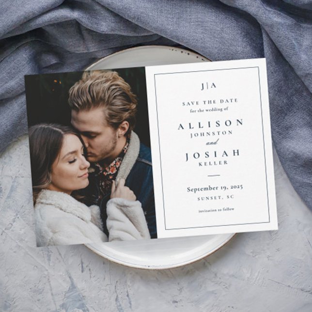 Save The Date Monogramme classique Marine bleu et blanc photo Ma (Elegant Typography Classic Monogram Photo Wedding Save the Date Card.)