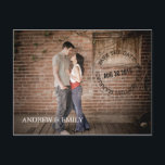 Save the Date Postmark Circle Foto Postkarte<br><div class="desc">Wie ein Poststempel auf einem Umschlag hat dieses Design das Aussehen einer Briefmarke auf der Vorderseite mit einem Wortkreis, der "Save the Date - wir heiraten" Staaten. Personalisiert mit Ihrem Hochzeitsdatum und Namen mit einem großen Foto mit dem lustigen Paar. Dieses Design ist eine großartige Alternative zu herkömmlichen oder formellen...</div>