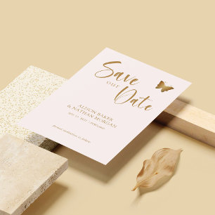 Save The Date Rose Pâle & Écriture Dorée avec Papillon Pailleté