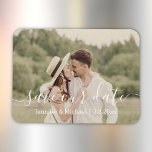 Save the Date schick weiß handschriftlich Hochzeit Magnet<br><div class="desc">rett unseren Datums-,  modernen Drehbuch Land Hochzeit Foto Magnet,  kundenspezifische</div>