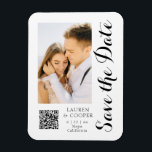 Save the Date Schwarz-weiße moderne Hochzeit Magnet<br><div class="desc">Save the Date Schwarz-weiße Stylish Script Modern Wedding Magnete verfügen über einen weißen Hintergrund mit Ihrem eigenen Foto. Personalisieren Sie Ihren Text,  indem Sie den Text in den bereitgestellten Textfeldern bearbeiten und Ihre Website-URL für Ihren benutzerdefinierten QR-Code hinzufügen. Entwickelt für Sie von ©Evco Studio www.zazzle.com/store/evcostudio</div>