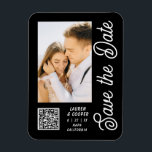 Save the Date Schwarz-weiße moderne Hochzeit Magnet<br><div class="desc">Save the Date Schwarz-weiße Stylish Script Modern Wedding Magnete verfügen über einen schwarzen Hintergrund mit Ihrem eigenen Foto. Personalisieren Sie Ihren Text,  indem Sie den Text in den bereitgestellten Textfeldern bearbeiten und Ihre Website-URL für Ihren benutzerdefinierten QR-Code hinzufügen. Entwickelt für Sie von ©Evco Studio www.zazzle.com/store/evcostudio</div>