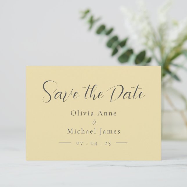 Save The Date Simple Pastel Jaune & Blanc Mariage Script (Debout devant)