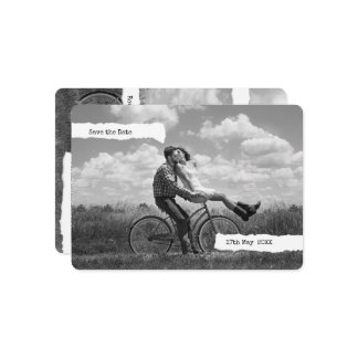 Save The Date Texte de machine à écrire en papier déchirée moder