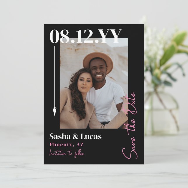 Save The Date Typographie De Flèche Rose Noir Photo Enregistrer  (Debout devant)