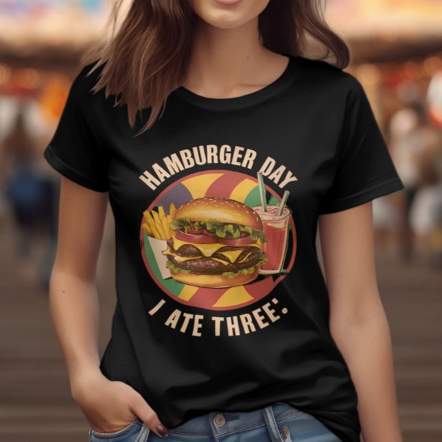 Savory Delights: Burger, Fries & Drink T-Shirt (Von Creator hochgeladen)