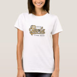 Savta Shirt "AKA (auch bekannt als Savta/Hebräisch<br><div class="desc">AKA (auch bekannt als) Savta/Hebräisch für Großmutter, Seit 2009 Personalisieren Sie Ihre ganz eigene, stolz auf ein Savta Shirt. Ersetzen Sie "AKA and Seit 2009" Text durch Ihren eigenen. Wählen Sie Ihren bevorzugten Schriftart Stil, Farbe und Größe. Wählen Sie aus über 155 Shirts Stile, Farben und Größen für dieses Design....</div>