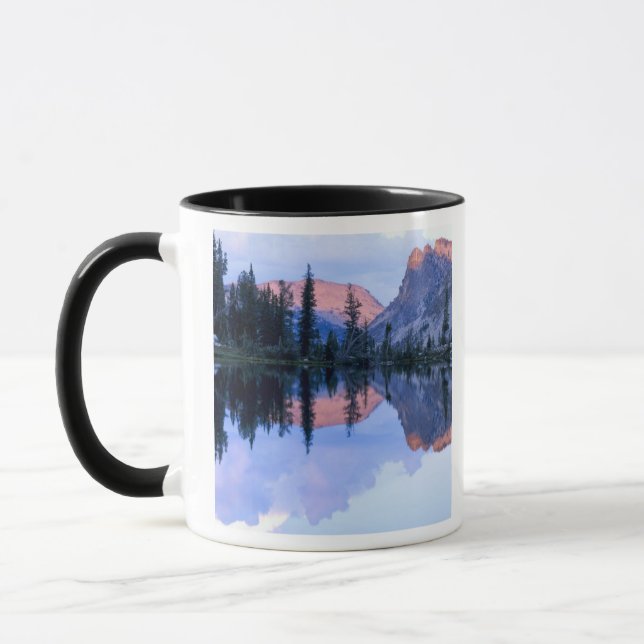Sawzahnwilderness, Idaho. USA. Kumulus Tasse (Links)