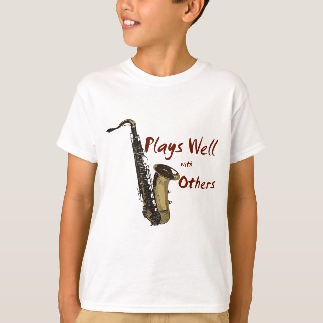 Saxophon spielt gut mit anderen T-Shirt (Vorderseite)