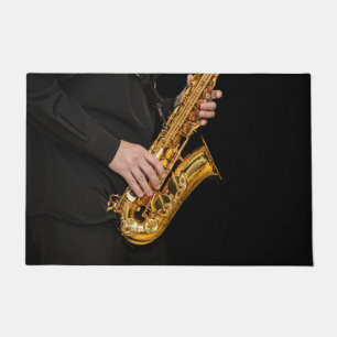 Saxophone Player gibt sächsischen Jazzspieler aus Fußmatte