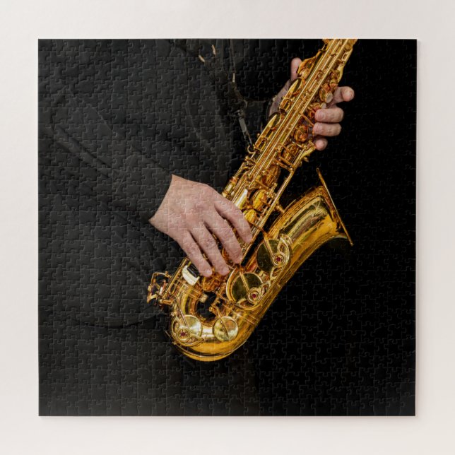 Saxophone-Spieler gibt Saxophonist Jazz ab (Horizontal)