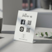 Scannen Sie, um uns auf Social Media Custom Logo Q