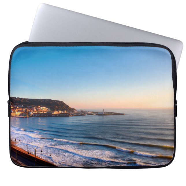 Scarborough Coastline Laptopschutzhülle (Vorderseite)