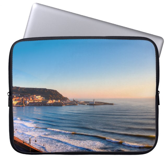Scarborough Coastline Laptopschutzhülle (Vorderseite)