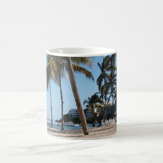 scène de plage tasse de café