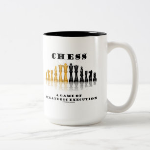 Schach ein Spiel der strategischen Ausführung Zweifarbige Tasse