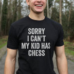 Schach Parteichin Schach Mama Vater Funny T-Shirt<br><div class="desc">Zeigen Sie mit diesem einzigartigen Design Ihre Liebe für Schach! "Tut mir leid,  das kann ich nicht,  mein Kind hat Schach!" Perfektes Geschenk für Schachmütter und Väter zu Weihnachten oder zum Geburtstag.</div>