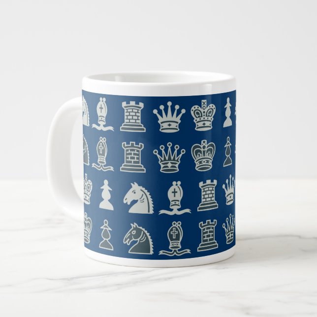 Schach-Stücke in der Reihen-blauen riesigen Tasse (Vorderseite Links)