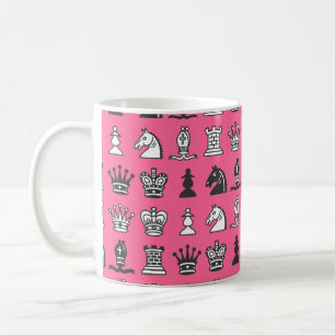 Schach-Stücke in der Reihen-rosa Tasse