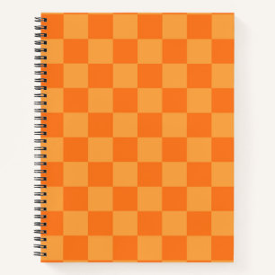 Schachbrett-Design für Licht und Dunkel-Orange Notizbuch
