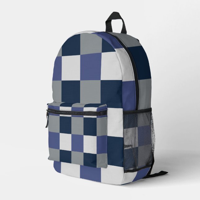 Schachbrett mit dunkelblauem grauem weißem Karton Bedruckter Rucksack (Rückseitige Ecke Rechts)