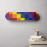 Schachter Regenbogen Skateboard<br><div class="desc">Feiern Sie Ihren Stolz, Ihre Unterstützung oder Ihre Liebe mit diesem coolen, karierten Regenbogenmuster. Jede Reihe von regenbogenfarbenen Quadraten verschiebt ein Quadrat nach rechts, um ein buntes kariertes Muster zu schaffen. Die Quadrate rot, orange, gelb, grün, blau, indigo und violett bilden eine Abfolge von diagonal getretenen Streifen. Digitales 9000 x...</div>