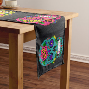 Schädel-dunkle Bäume 16X108 Día de Los Muertos Großer Tischläufer