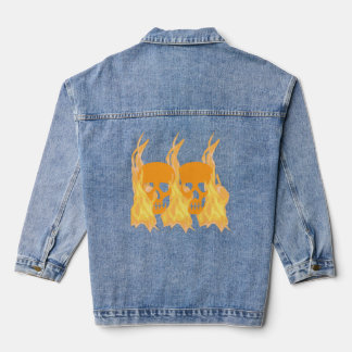 Schädel in Feuerfrauen Jeansjacke