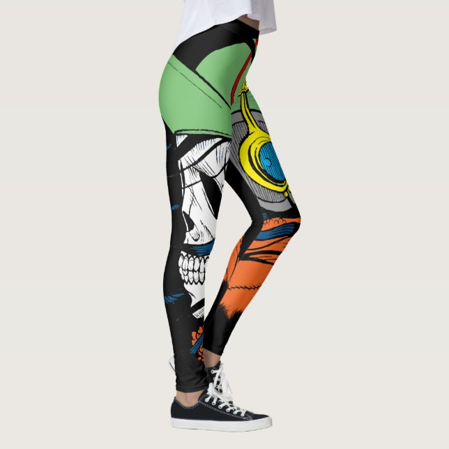 Schädel mit dem langen Haar, grüner Kappe und Leggings (Rechts)