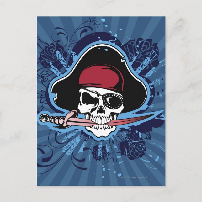 Schädel mit Piratenhut, Augenklappe und Schwert Postkarte (Vorderseite)