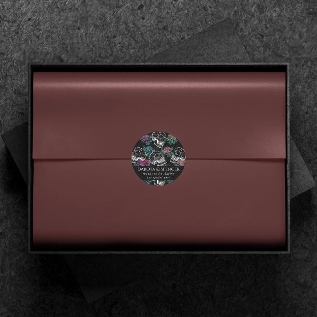 Schädel und dunkle Rose | Funky Glam Ombre Vielen  Runder Aufkleber (Von Creator hochgeladen)