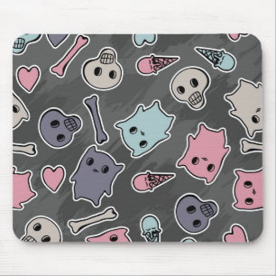 Schädel und Herzen auf schwarzem Hintergrund Mousepad