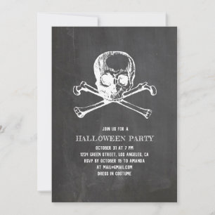 Schädel und Knochen. Halloween-Party mit Schultafe Einladung