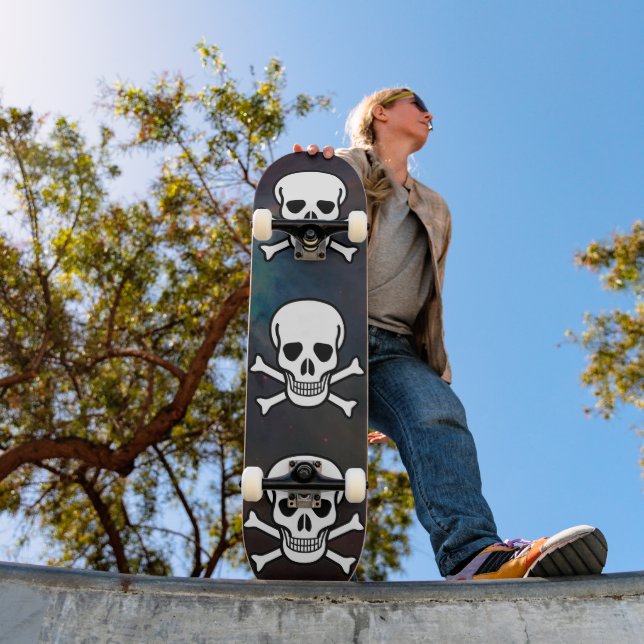 Schädel und Kreuzknochen Skateboard (Außenbereich 1)