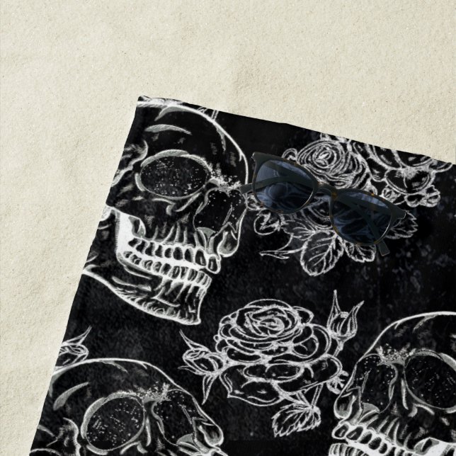 Schädel und Rose | Gothic Glam Funky Grunge Strandtuch (Beispiel)