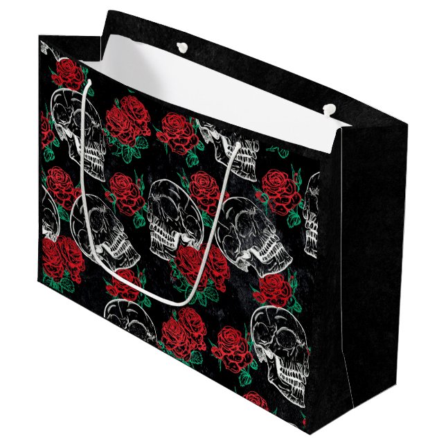 Schädel und Rote Rosen | Modern Gothic Glam Grunge Große Geschenktüte (Vorderseite Schrägansicht)
