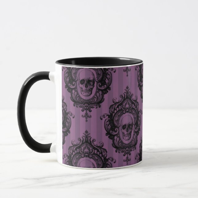 Schädelmuster auf Lila vertikalen Streifen Hallowe Tasse (Links)