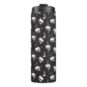 Schädelmuster mit Waffen: Dunkler Hintergrund. Thermosbecher